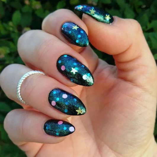 Source OSTTY Green Holographic Nail Art