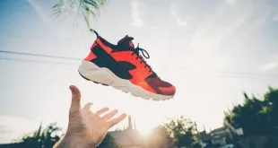 Tips for Wearing Sneaker Shoes