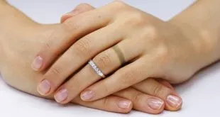 silver ring leave a green mark on my finger
