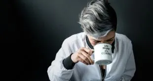 wellhealthorganic.com/know-the-causes-of-white-hair-and-easy-ways-to-prevent-it-naturally